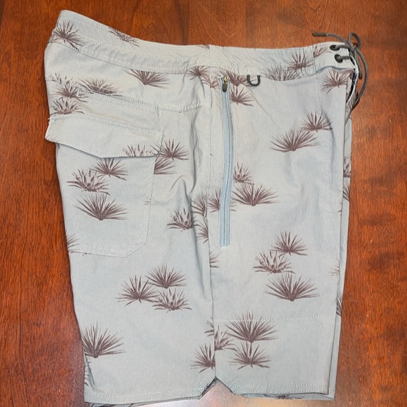 27050 Roark layover trail short 3.0 EUC SZ 30 see pics for detail - Picture 4 of 16